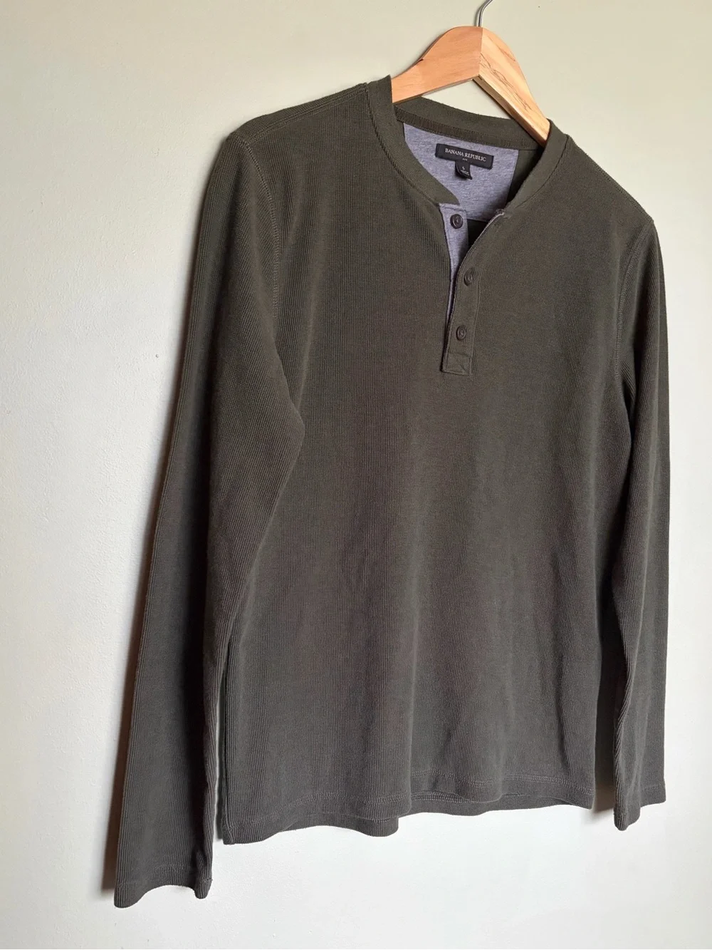 Banana Republic Men’s Olive Green Long-Sleeve Henley Shirt Size S Preppy Layers